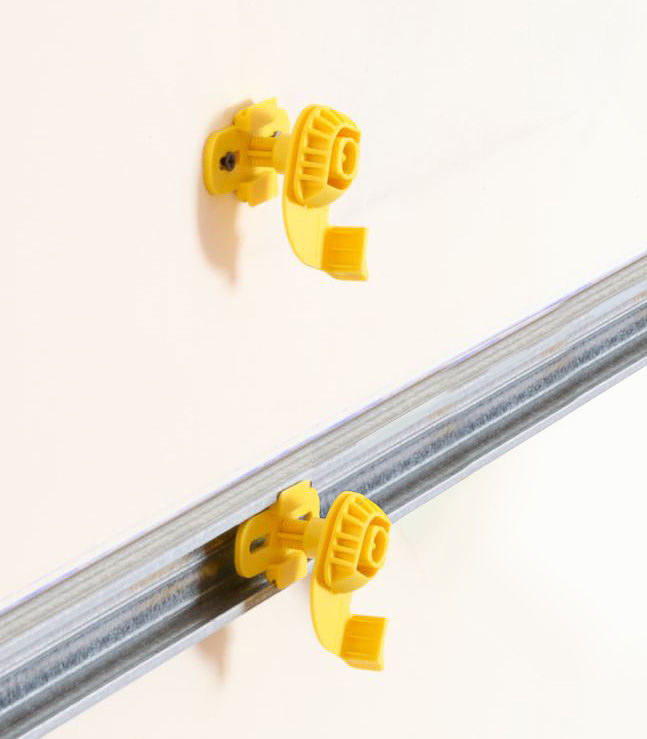 Appui Optima 2 15-45 réglable installé au mur et sur une fourrure