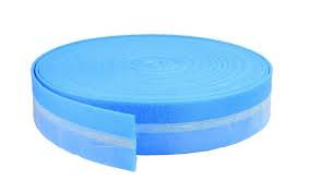 Bande isolation périphérique autocollante avec bavette d'étanchéité